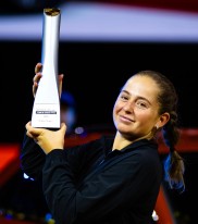 爱游戏体育-斯图加特主场力擒对手，积分上涨