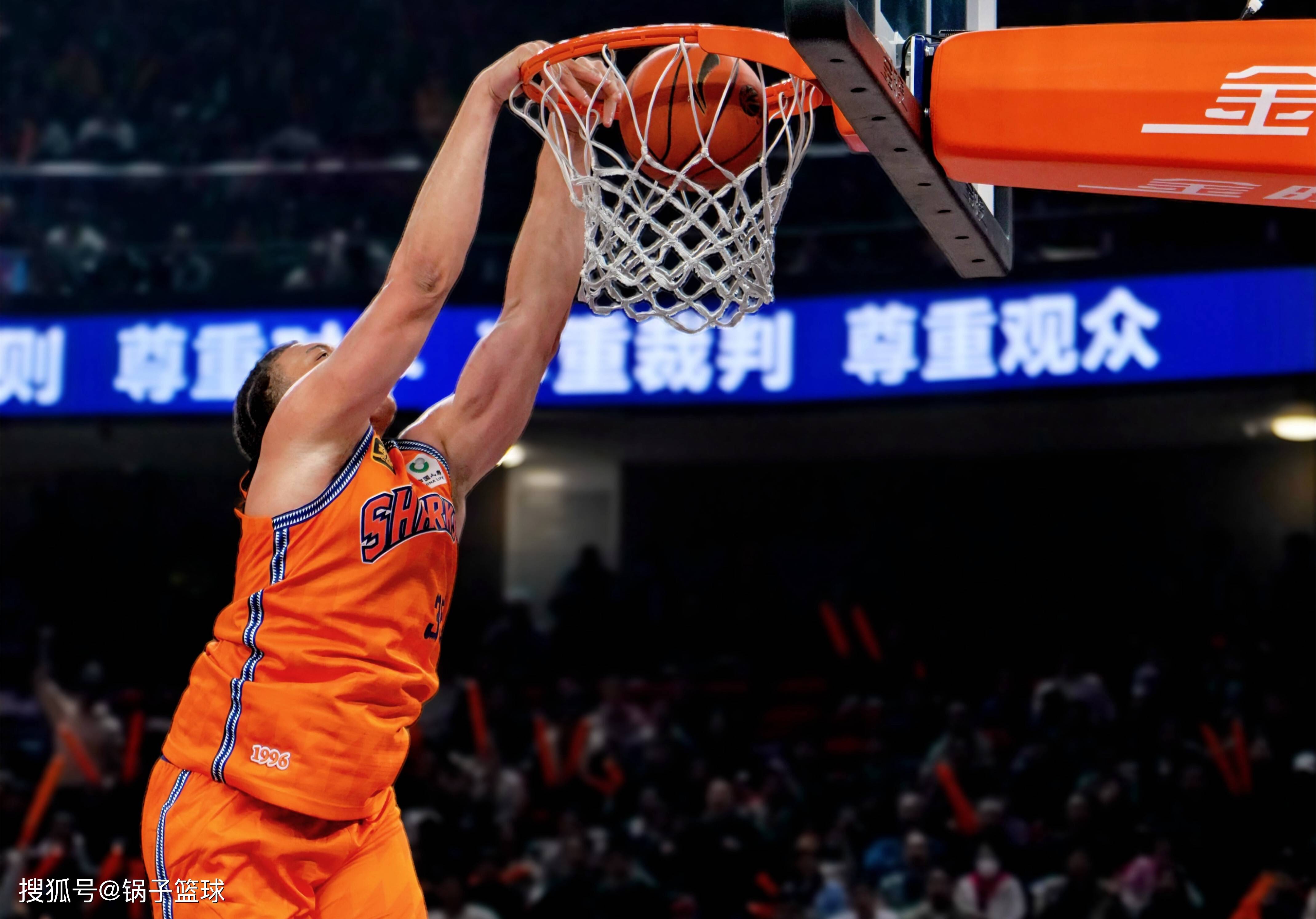 上海队客场表现出色,力压对手取得胜利的简单介绍 上海队客场表现出色,力压对手取得胜利的简单介绍