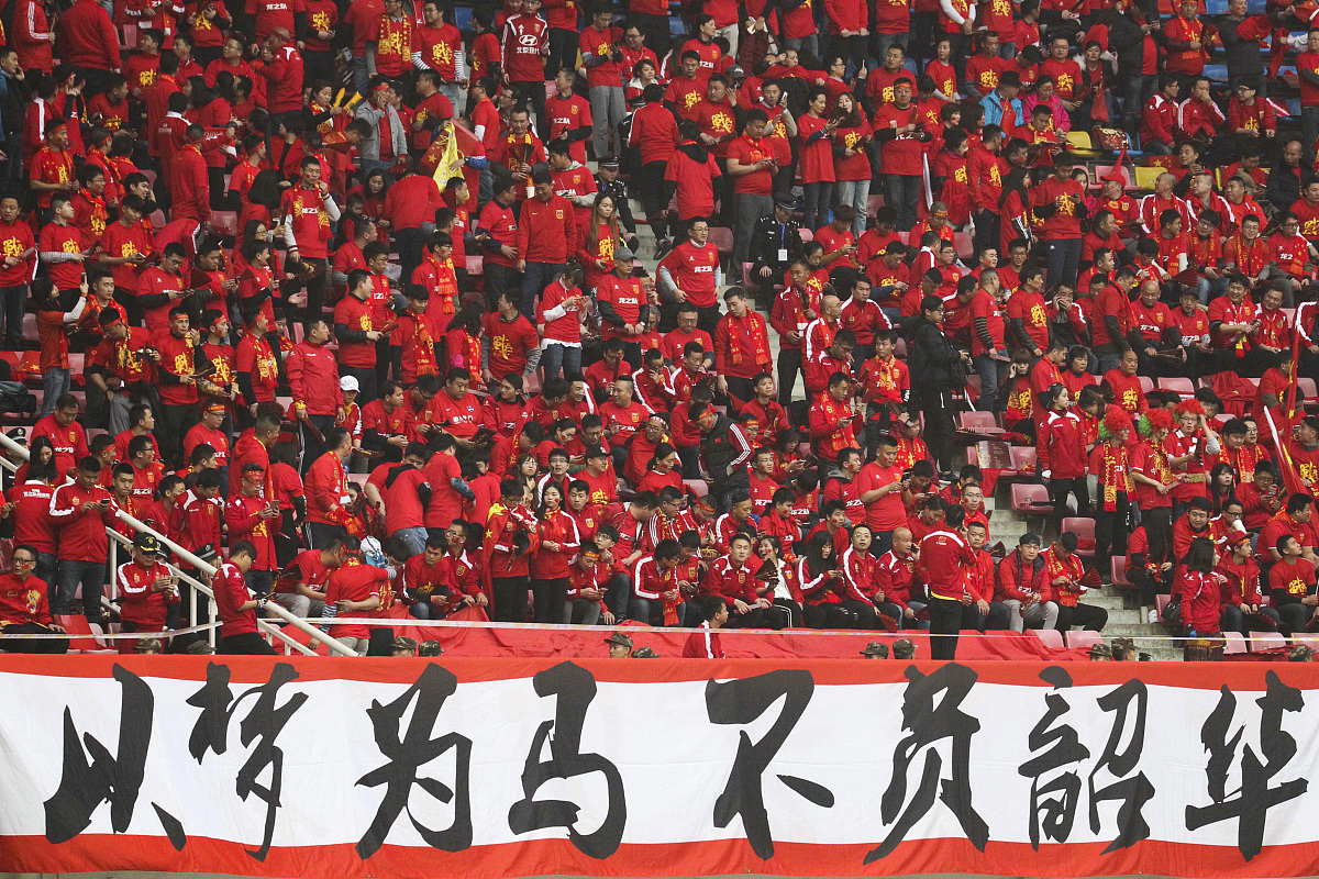 踢出心中热情！球队拼尽全力，精神满满的简单介绍