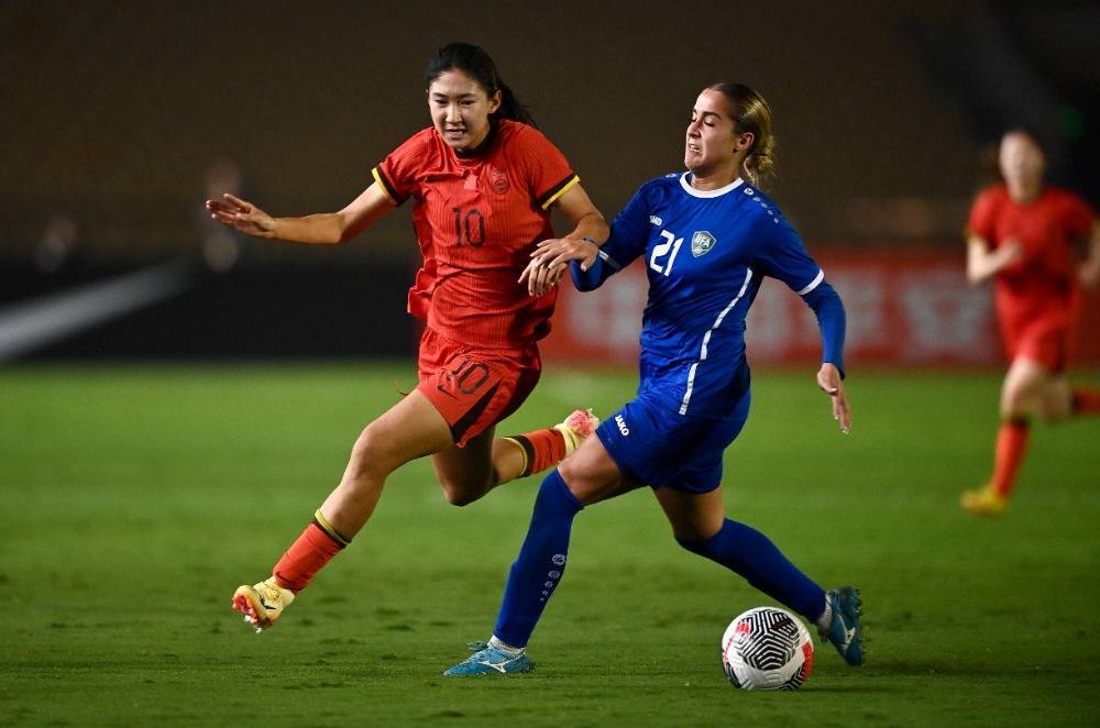 中国女足球员在国际比赛中取得辉煌胜利 中国女足球员在国际比赛中取得辉煌胜利