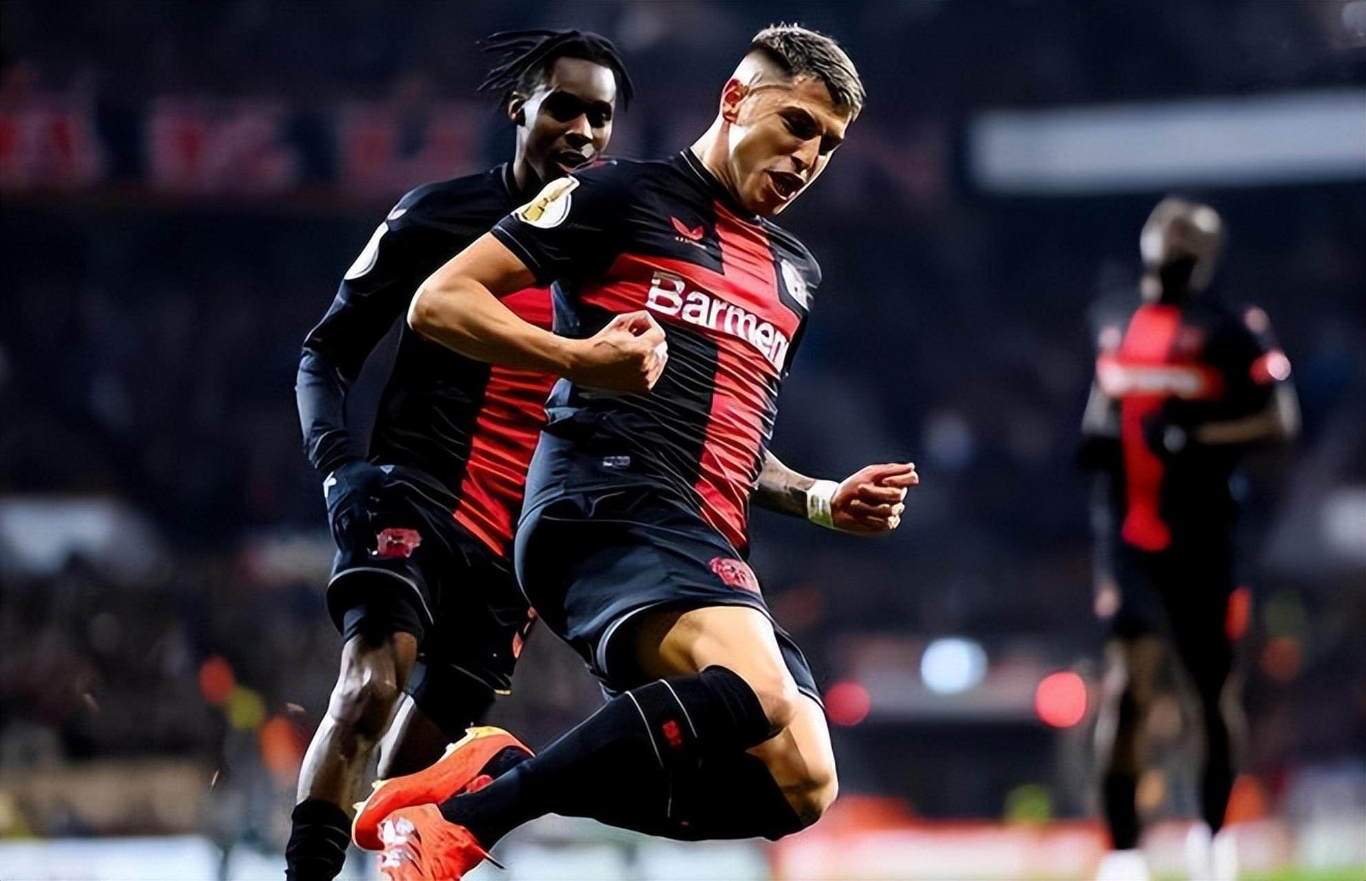 关于勒沃库森攻守兼备，力克对手取得胜利的信息