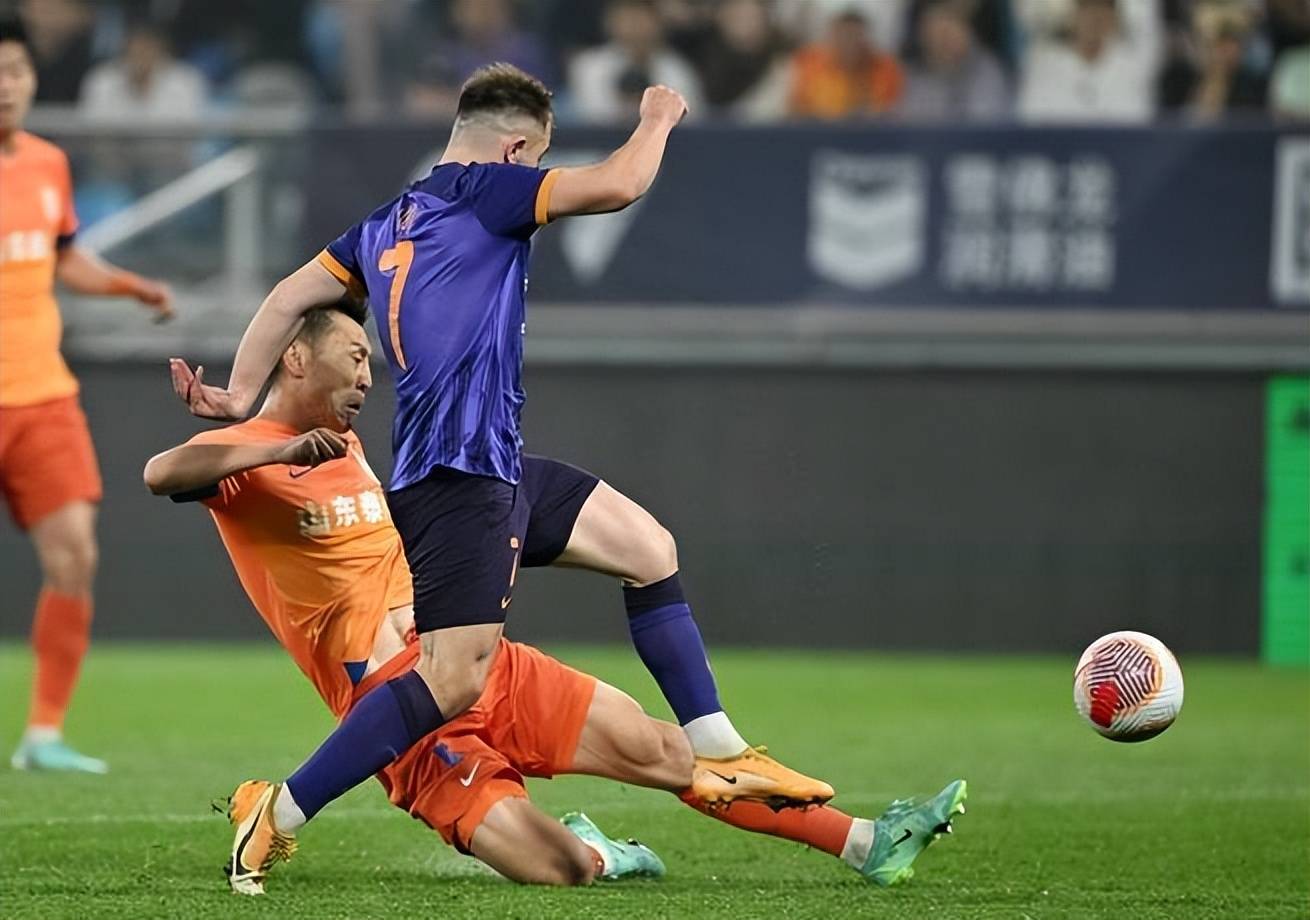 战术调整得当,中超冠军呼之欲出,稳坐首位的简单介绍 战术调整得当,中超冠军呼之欲出,稳坐首位的简单介绍