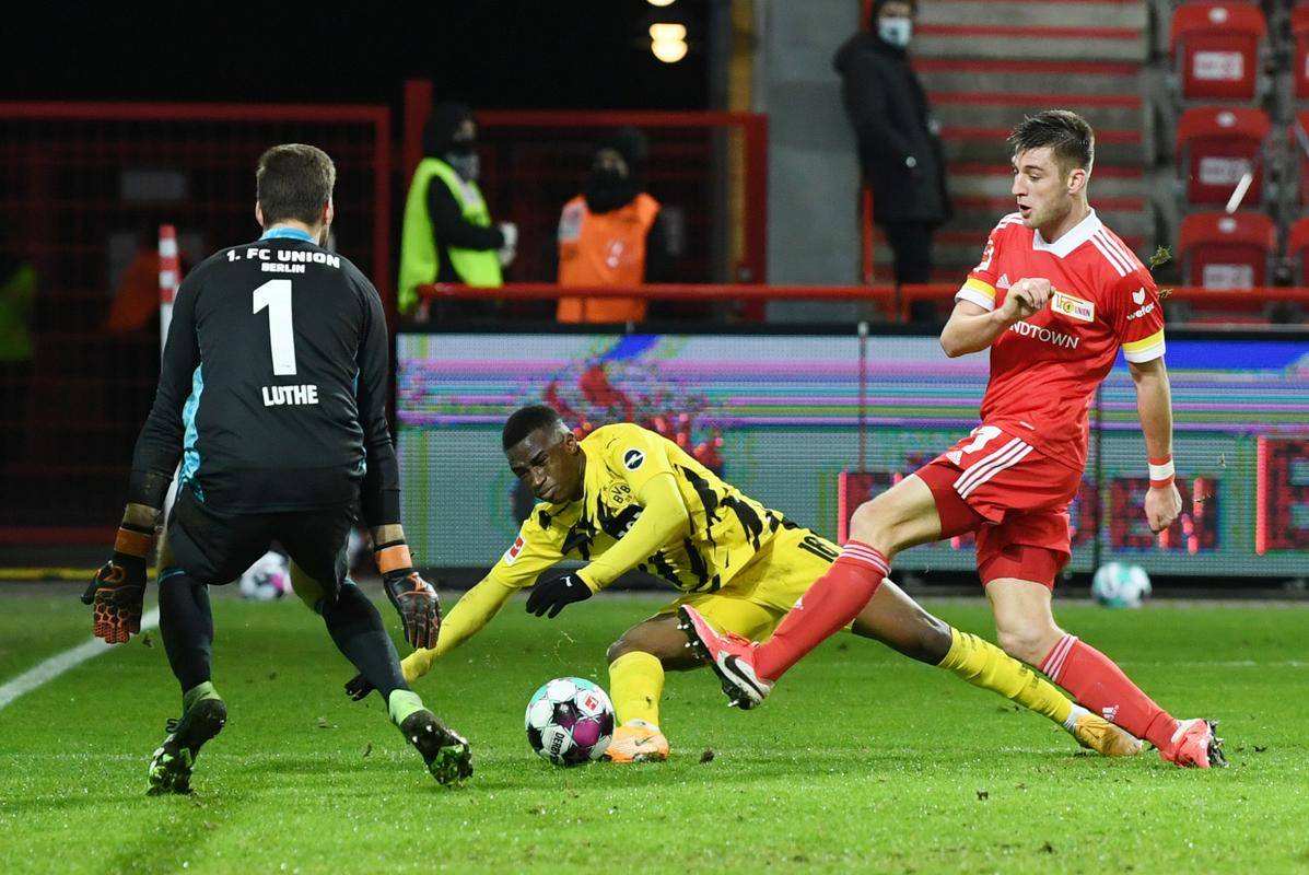 斯托克城主场战胜米德铁联，取得重要主场胜利的简单介绍