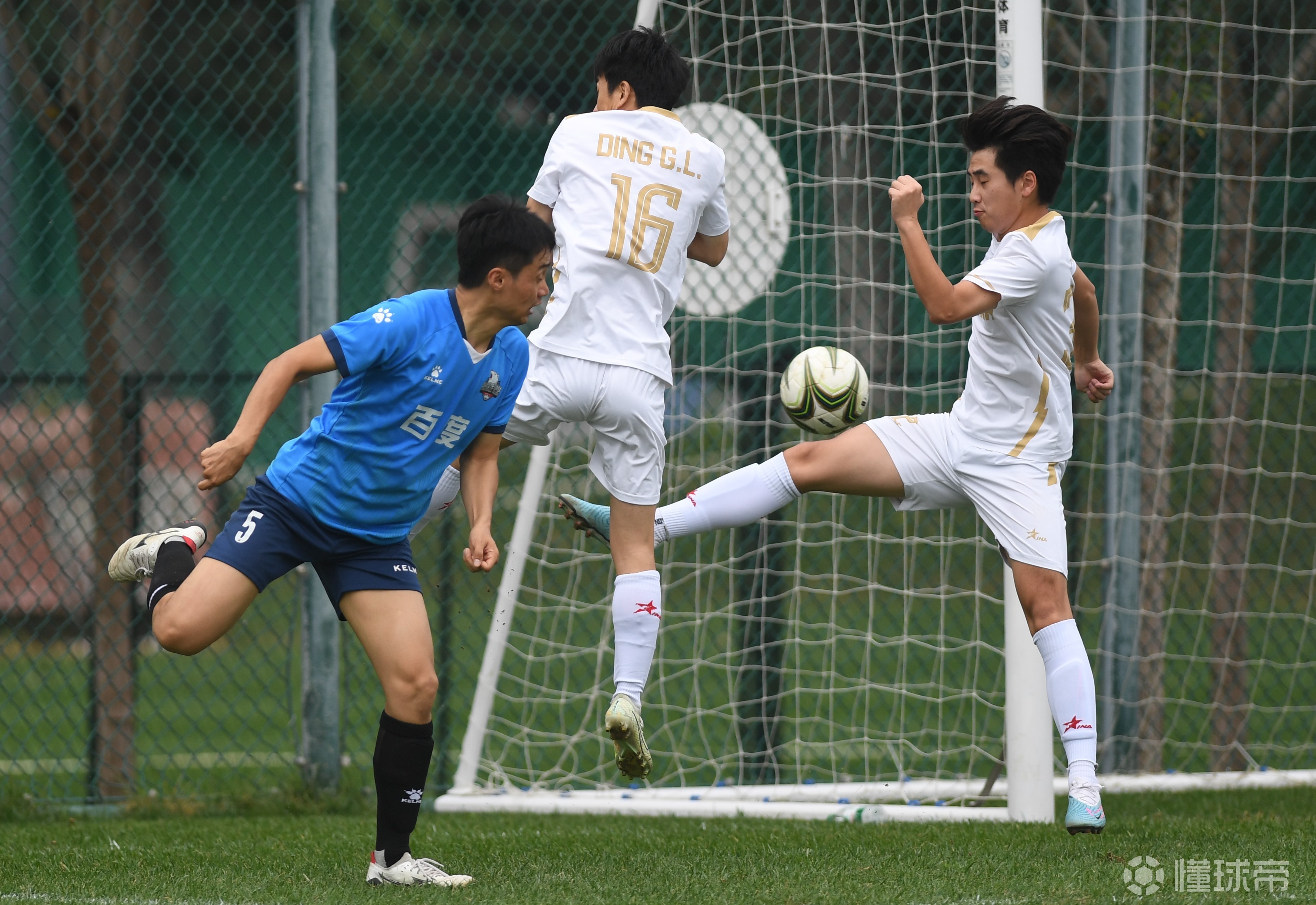 关于国内足球职业联赛激烈角逐精彩继续的信息 关于国内足球职业联赛激烈角逐精彩继续的信息