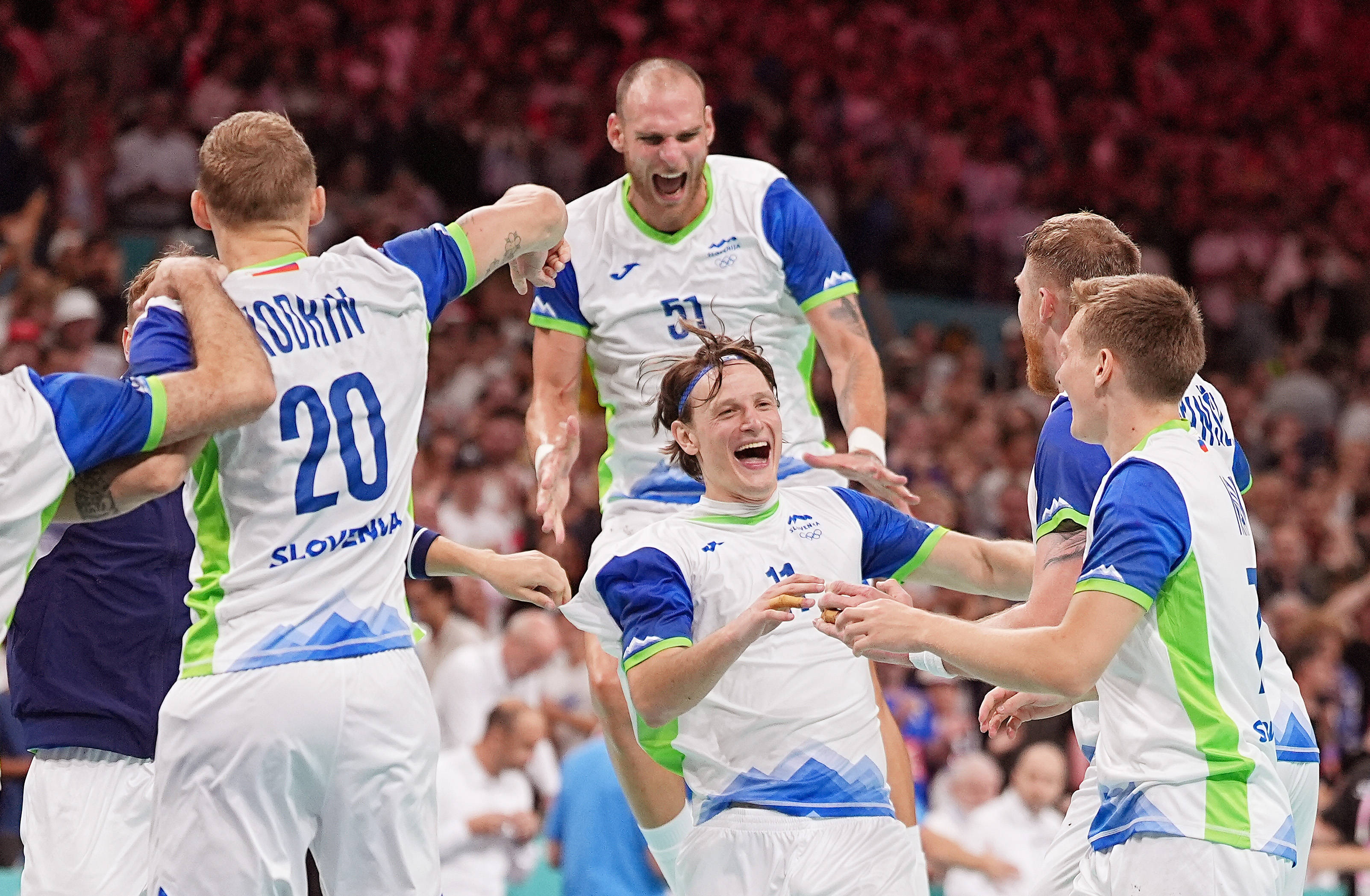 荷兰队客场击败挪威,晋级欧国联淘汰赛 荷兰队客场击败挪威,晋级欧国联淘汰赛