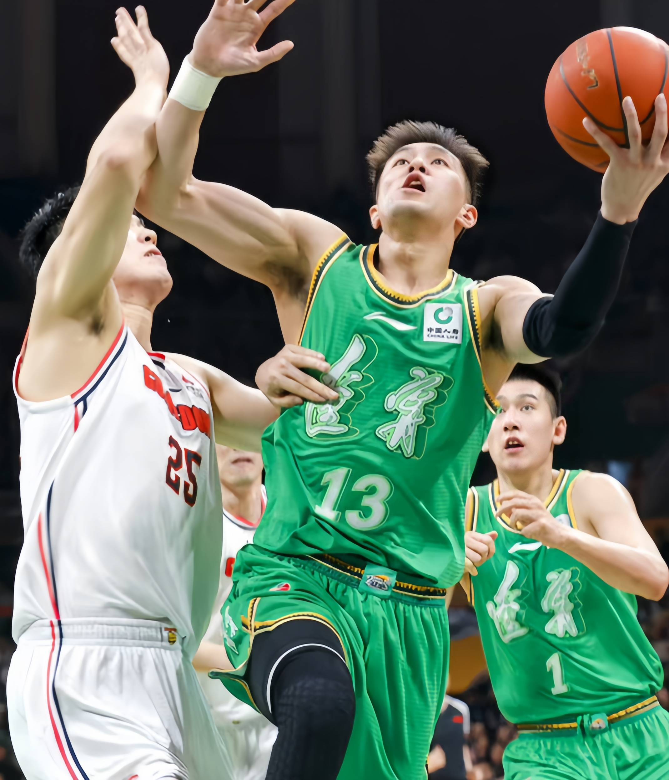 郭艾伦表现稳定,助力辽宁队击败强敌 郭艾伦表现稳定,助力辽宁队击败强敌