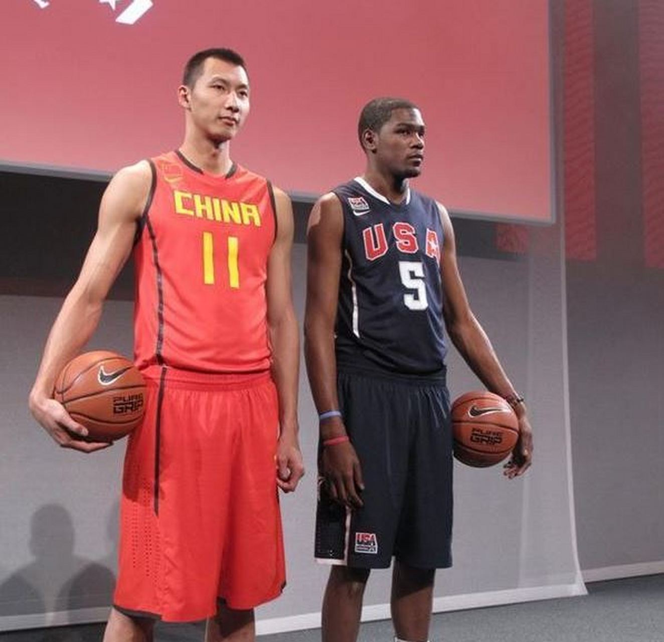 关于精彩瞬间回顾:球场上的风云人物的信息 关于精彩瞬间回顾:球场上的风云人物的信息