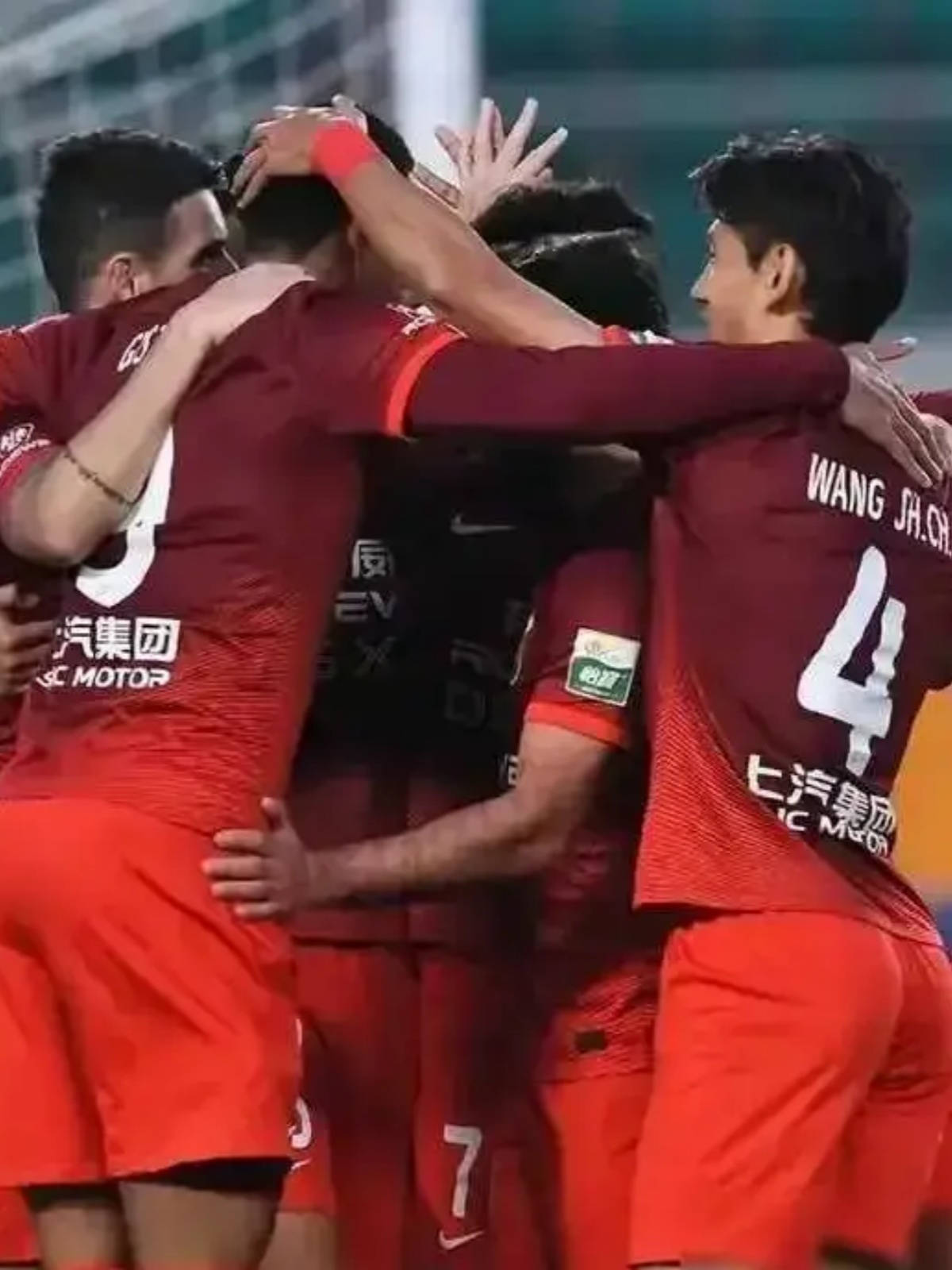 包含纷争激烈的赛事中球员展现出色表现,惊险一幕的词条 包含纷争激烈的赛事中球员展现出色表现,惊险一幕的词条