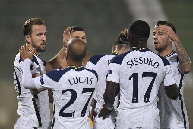 狼队主场奋力一搏,大破托特纳姆热刺 狼队主场奋力一搏,大破托特纳姆热刺