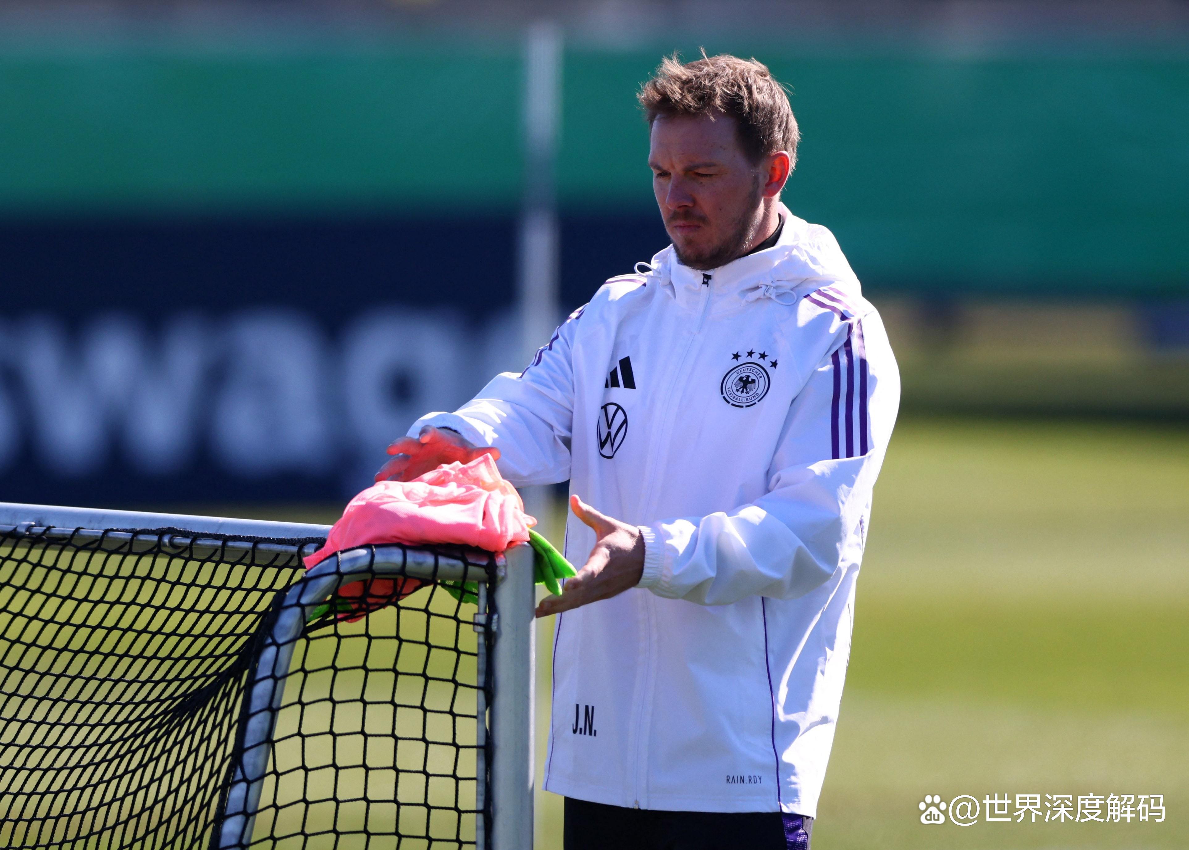 关于多特蒙德队长疑似受伤,球迷担心战况的信息 关于多特蒙德队长疑似受伤,球迷担心战况的信息