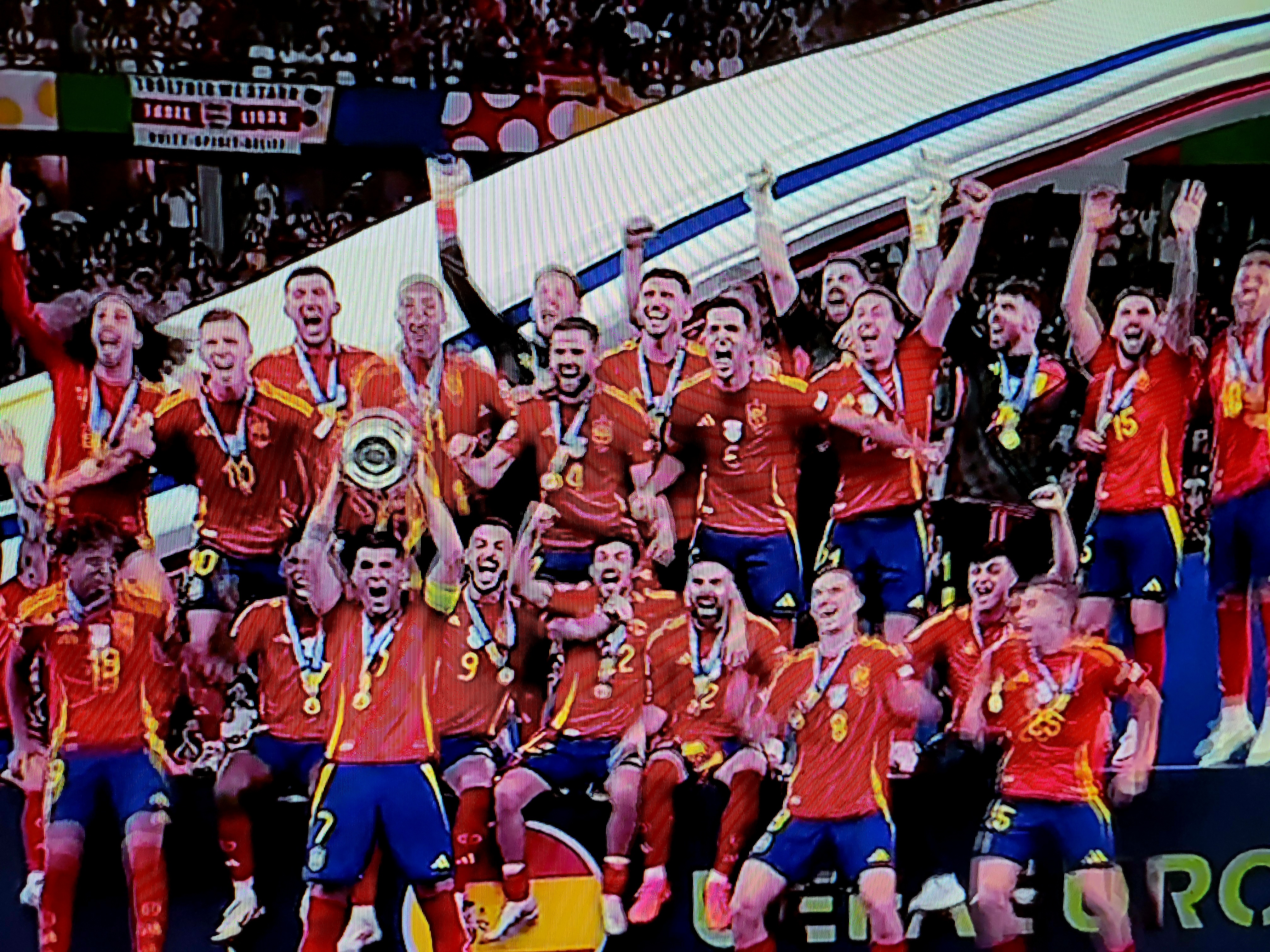 西班牙连胜三场,实力强劲有望夺冠 西班牙连胜三场,实力强劲有望夺冠