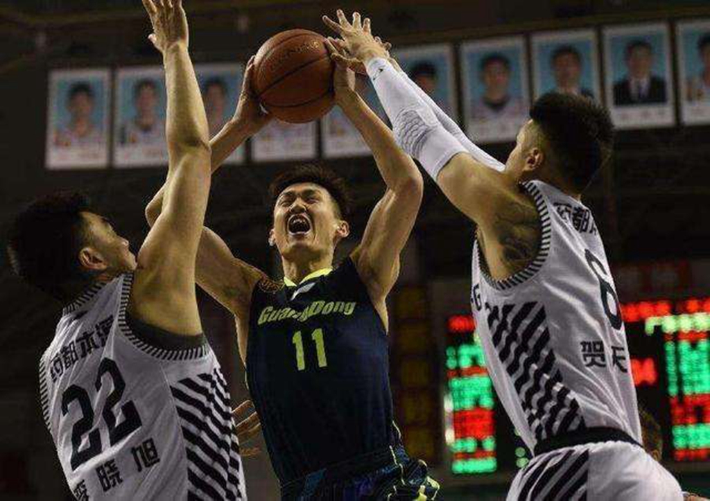 战术变革带来成功，球队联手追求更好成绩的简单介绍