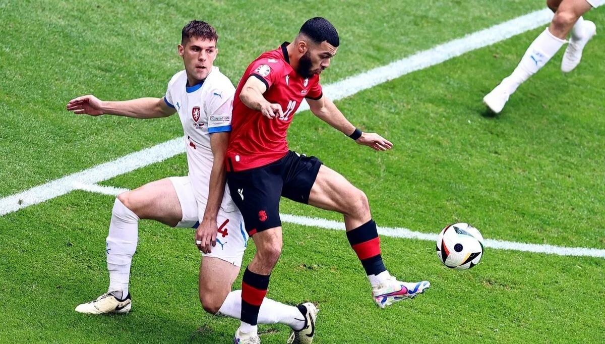 包含捷克队战术调整，赢得关键胜利的词条