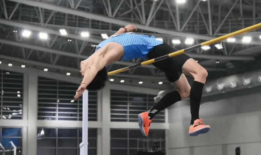 跳高选手一跃成名,飞跃冠军殊荣的简单介绍 跳高选手一跃成名,飞跃冠军殊荣的简单介绍