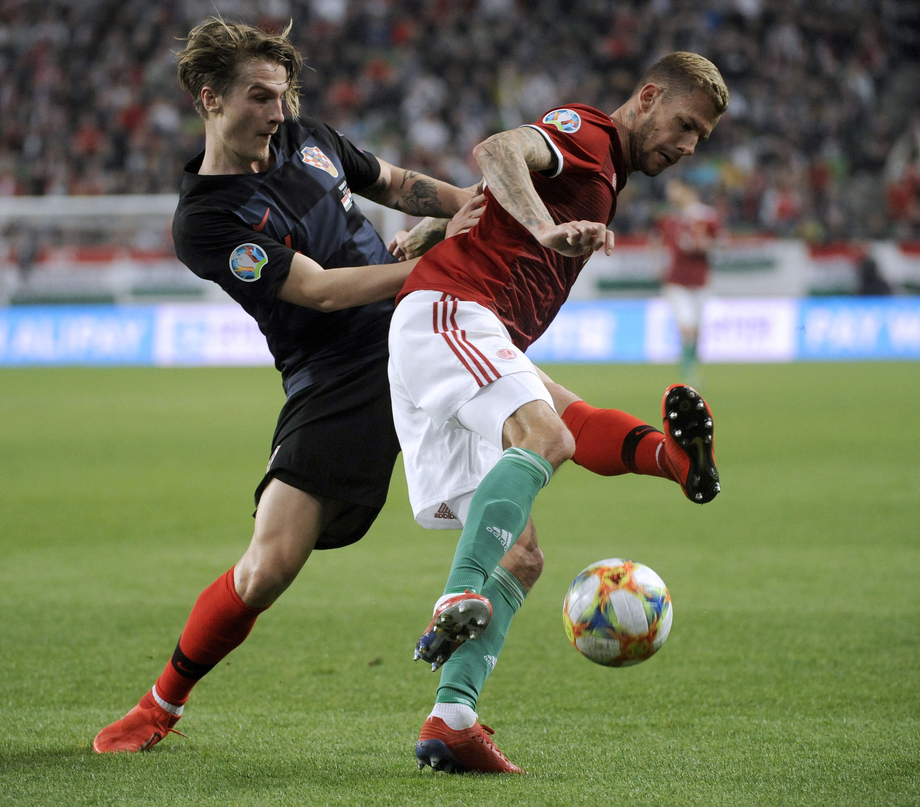 匈牙利队突然崛起,引人注目 匈牙利队突然崛起,引人注目