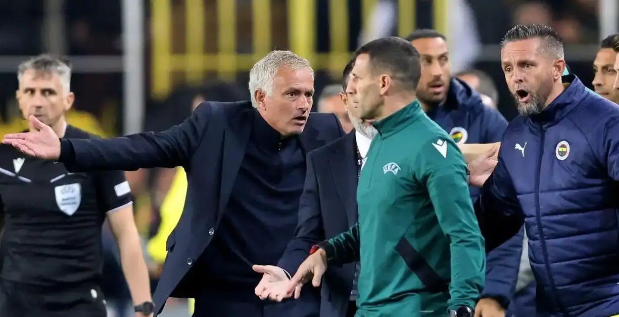 巴西队全面压倒对手，大胜收官