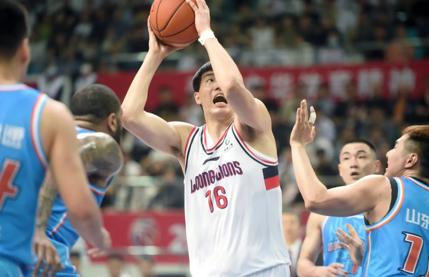 关于江苏男篮告负，季后赛前景堪忧的信息