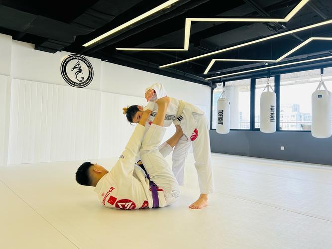 包含柔道选手实力较量,精彩一决高下的词条 包含柔道选手实力较量,精彩一决高下的词条