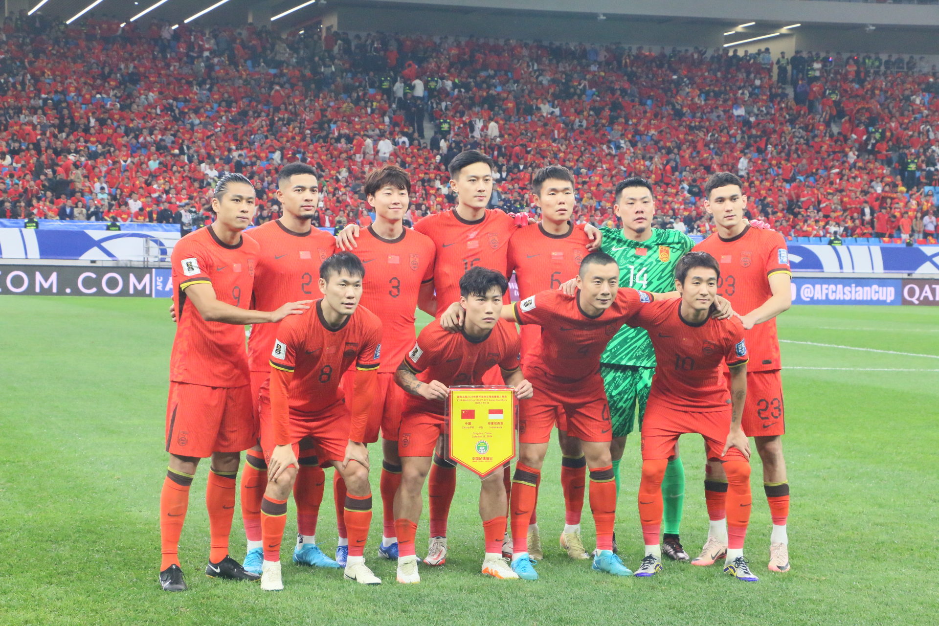 印度球员训练备战国内足球赛事,拼尽全力 印度球员训练备战国内足球赛事,拼尽全力