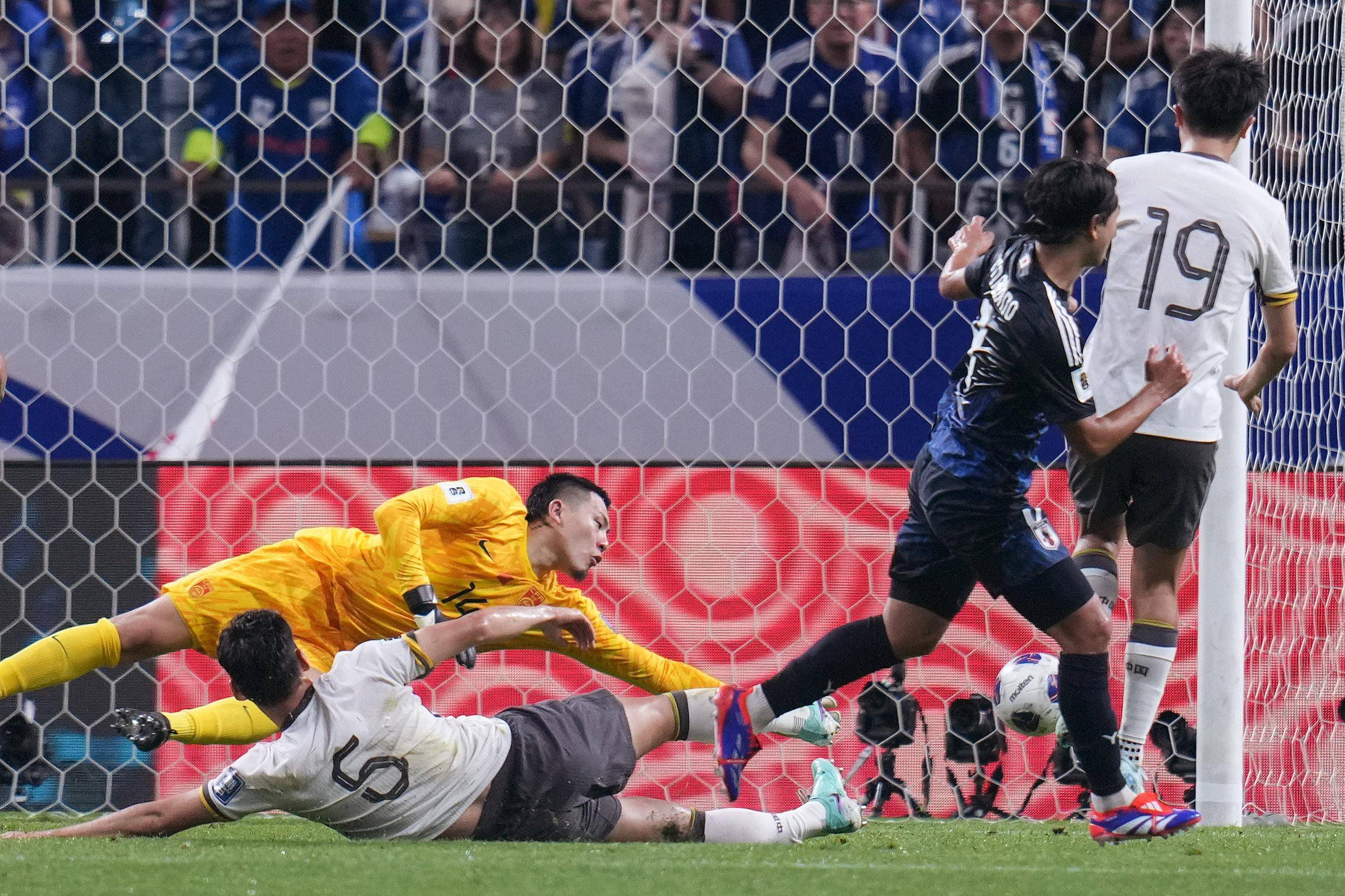 印度球员训练备战国内足球赛事,拼尽全力 印度球员训练备战国内足球赛事,拼尽全力