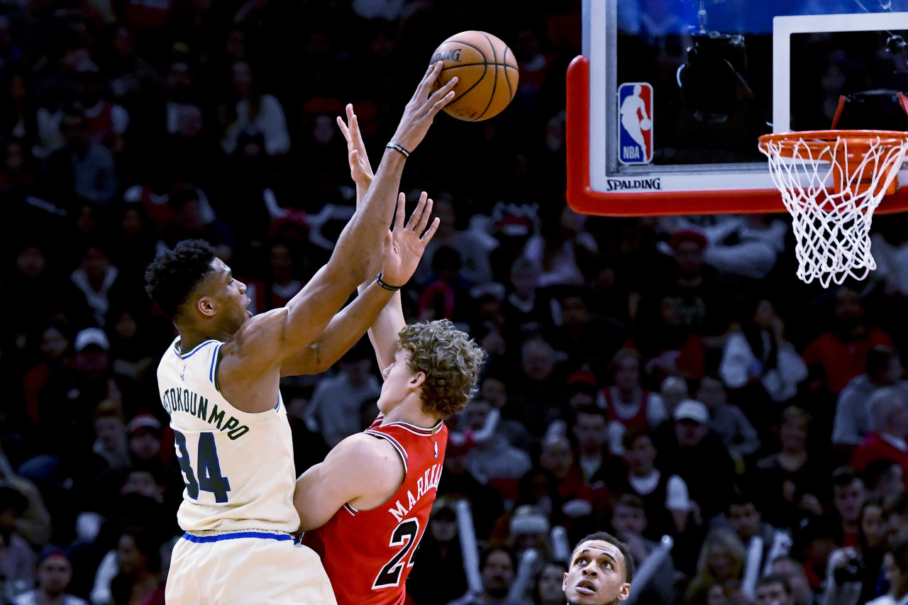 雄鹿背靠背轻取森林狼，联盟排名上升的简单介绍