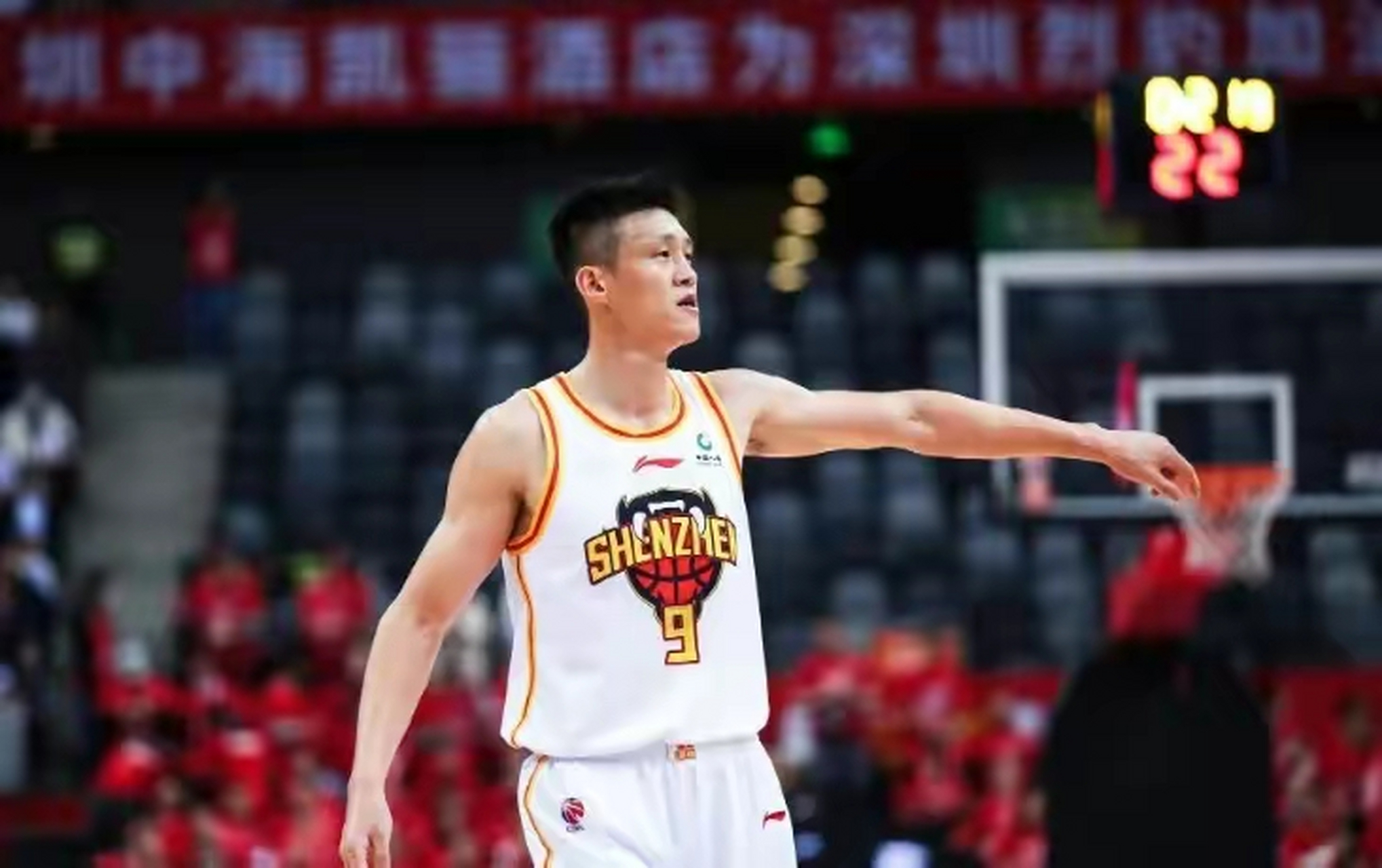 深圳男篮取得大胜势头,逐步走强 深圳男篮取得大胜势头,逐步走强