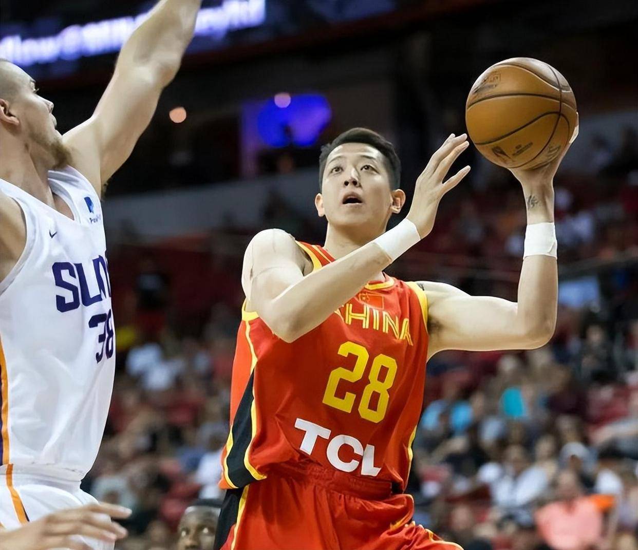 深圳男篮取得大胜势头,逐步走强 深圳男篮取得大胜势头,逐步走强