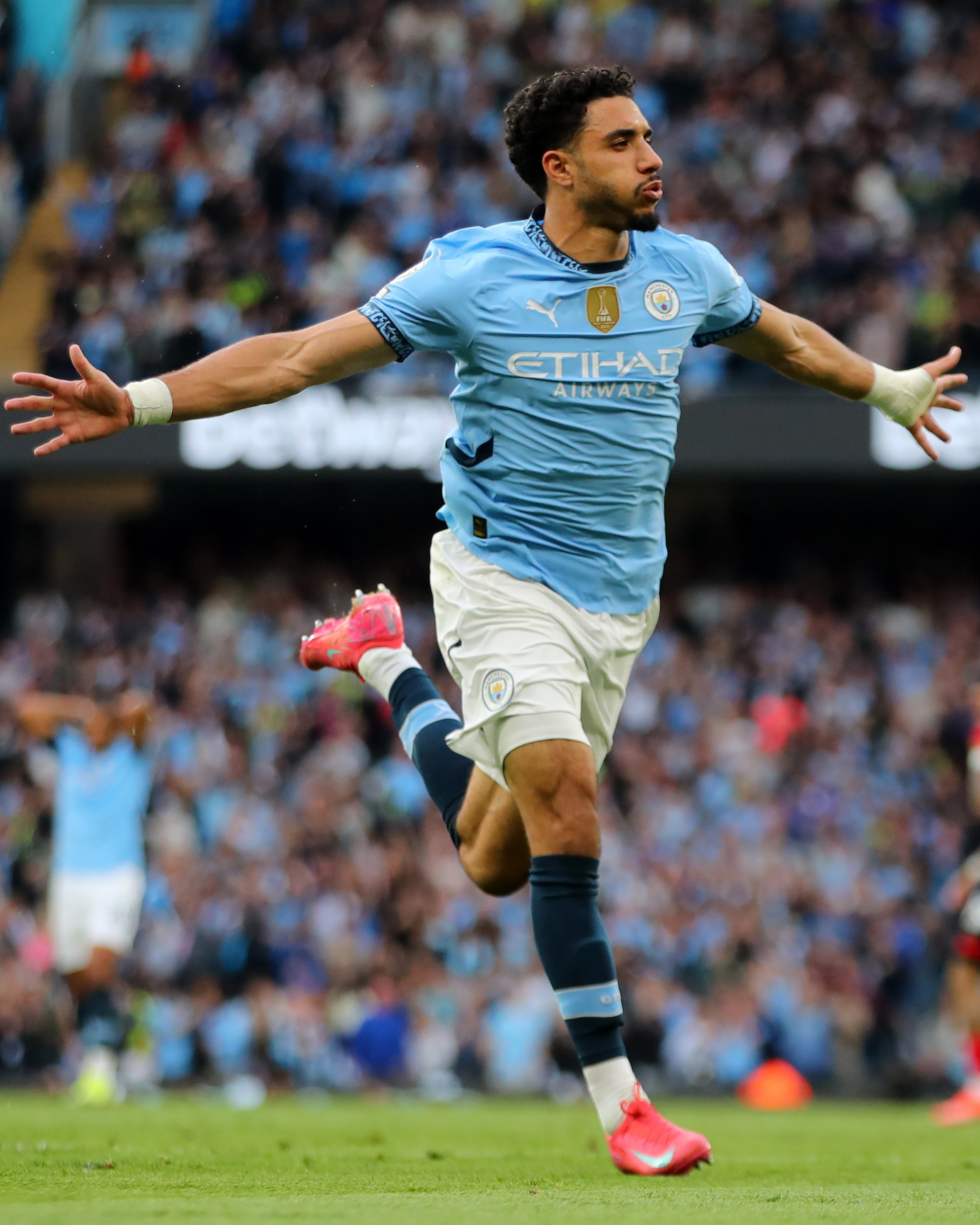 关于伯恩茅斯欲继续睿智，正面梅开二度逆转球队！的信息