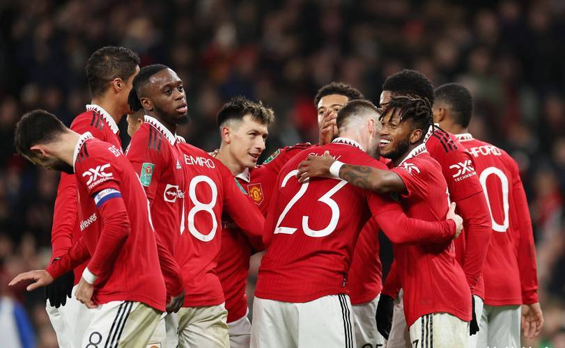 曼联在英超比赛中赢下狼队