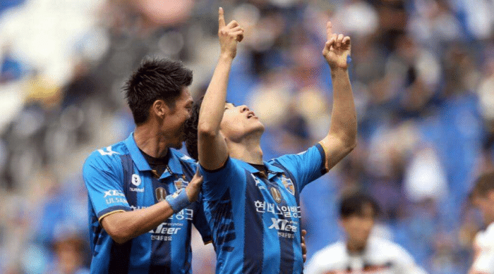 雷恩队在客场对阵布拉格斯巴达FC的比赛中取胜 雷恩队在客场对阵布拉格斯巴达FC的比赛中取胜