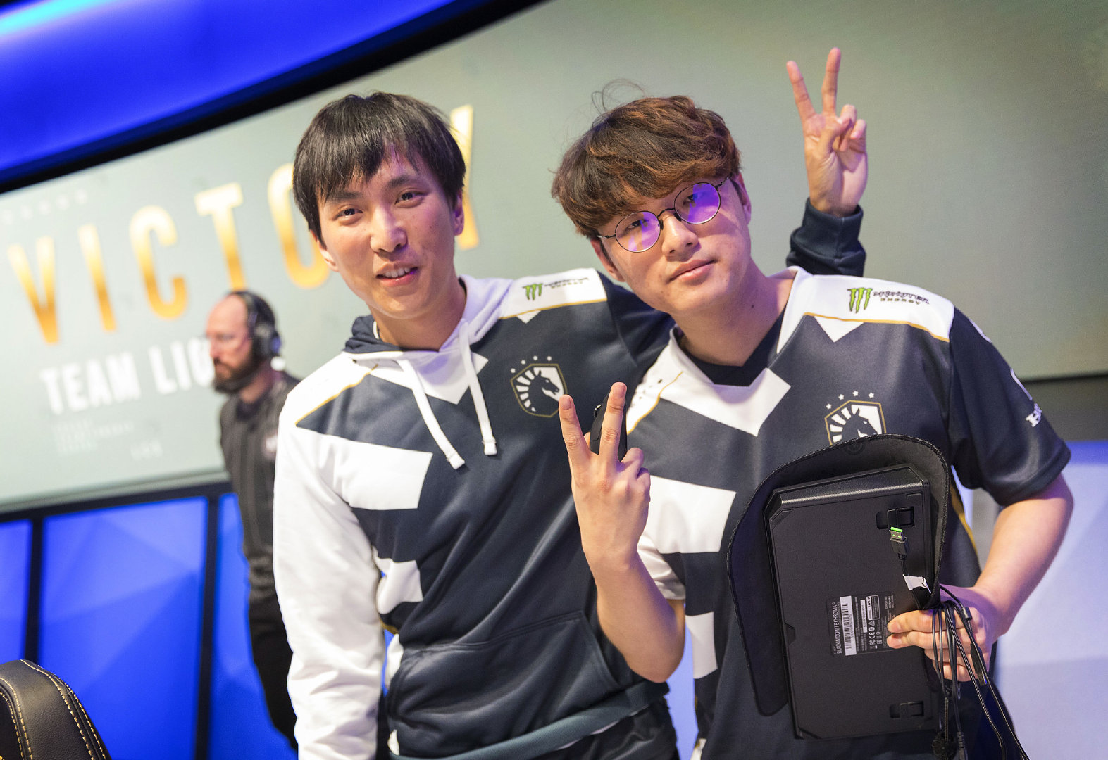 LGD碾压TL,CoreJJ团战一打五小组赛3:1(上海) LGD碾压TL,CoreJJ团战一打五小组赛3:1(上海)