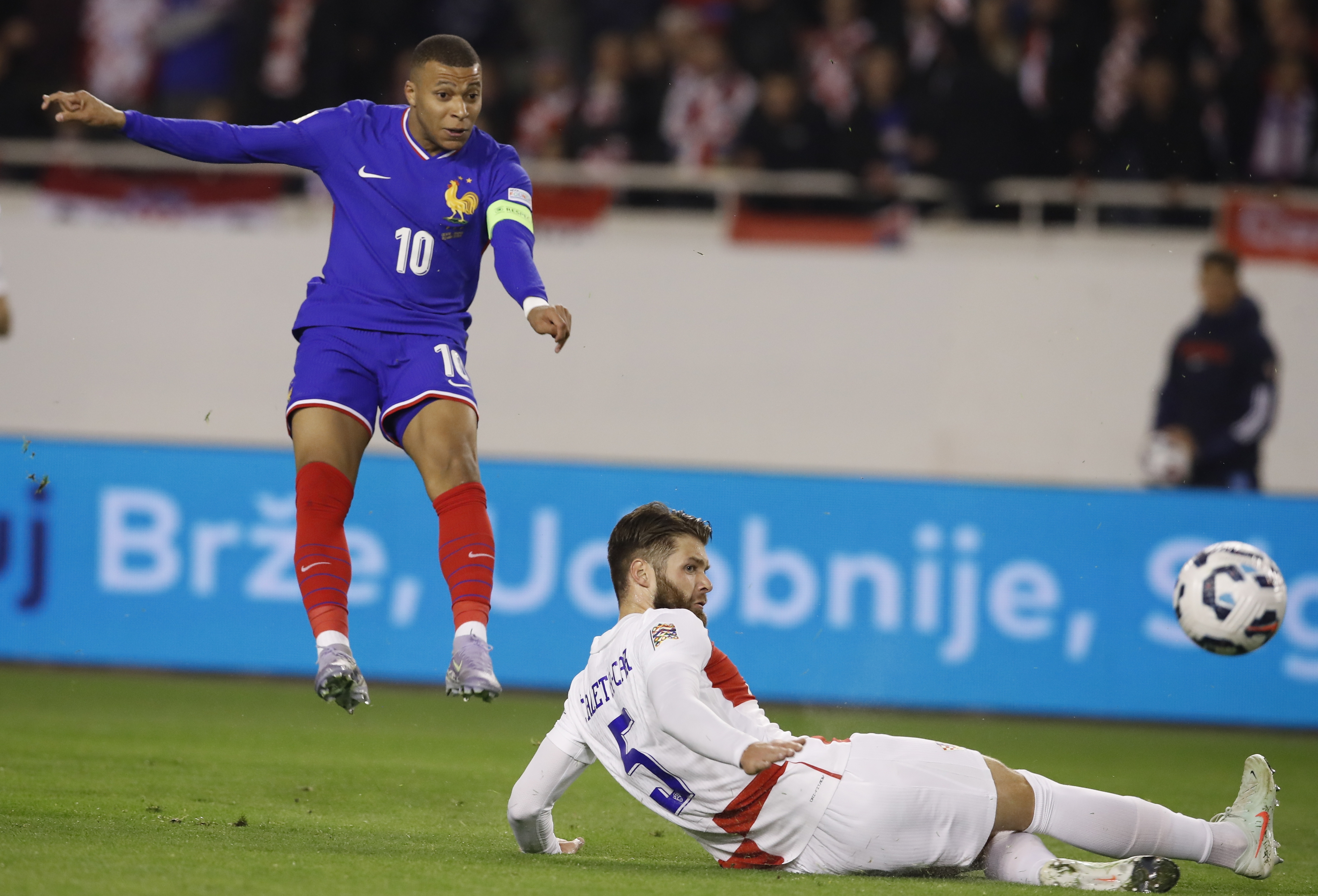 克罗地亚客场告捷,成功跻身欧冠淘汰赛 克罗地亚客场告捷,成功跻身欧冠淘汰赛