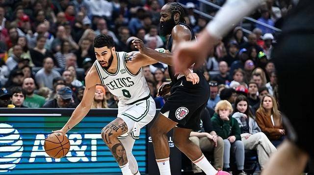 快船惨败太阳,遭遇两连败 快船惨败太阳,遭遇两连败