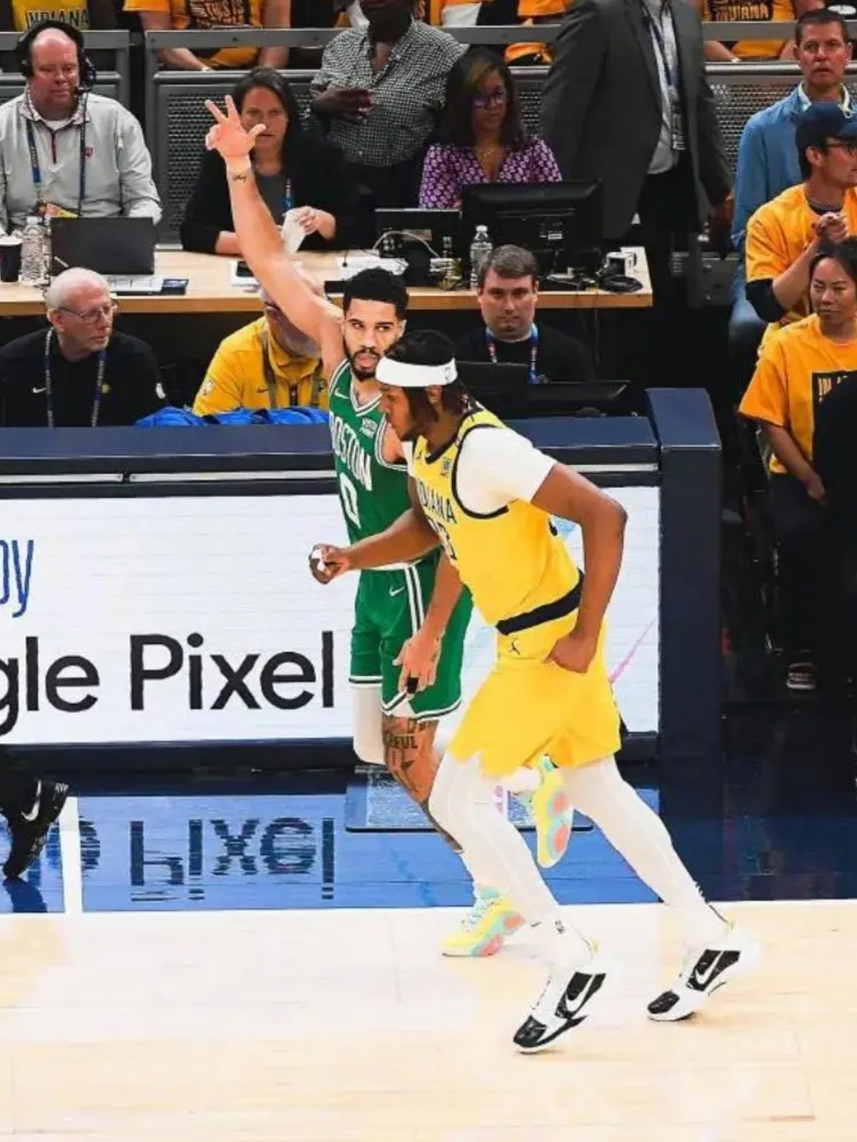 步行者惨败凯尔特人，遭遇尴尬