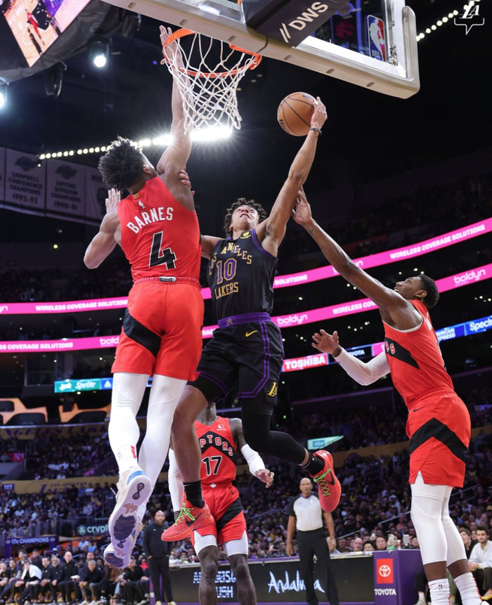 湖人主场大胜猛龙,士气高昂信心十足 湖人主场大胜猛龙,士气高昂信心十足