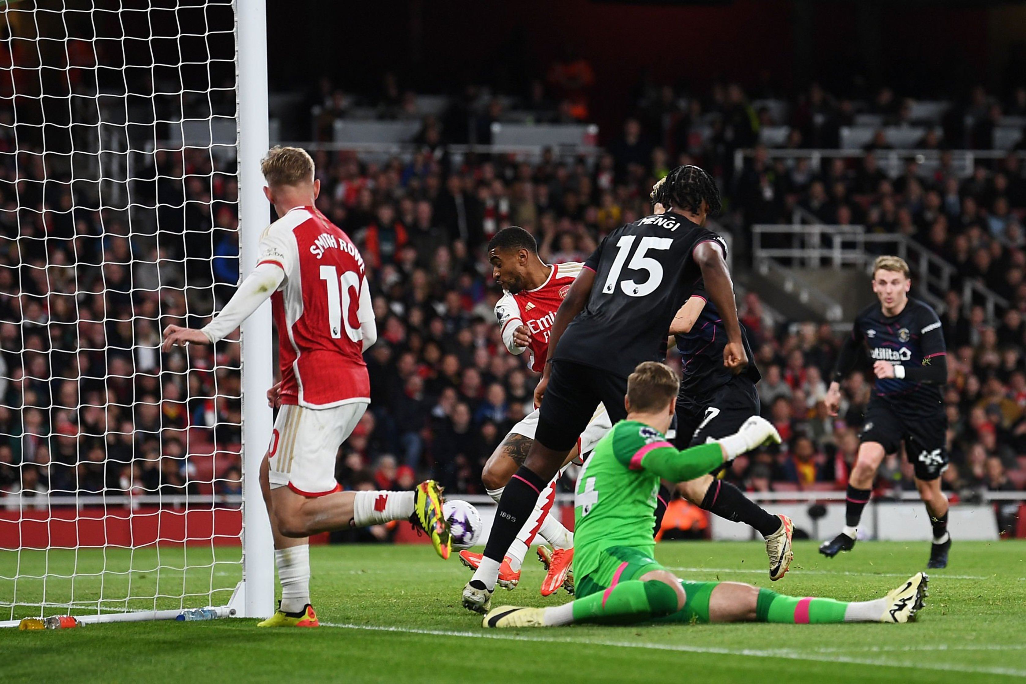 梅赛德斯横扫红牛二队,汉密尔顿状态火热 梅赛德斯横扫红牛二队,汉密尔顿状态火热