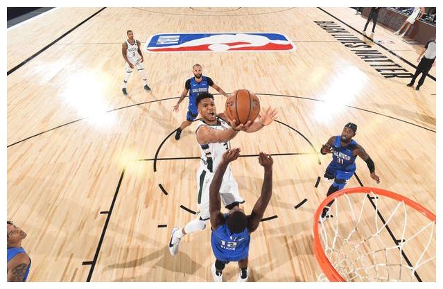 雄鹿险胜浙江队，武切维奇惊艳四座