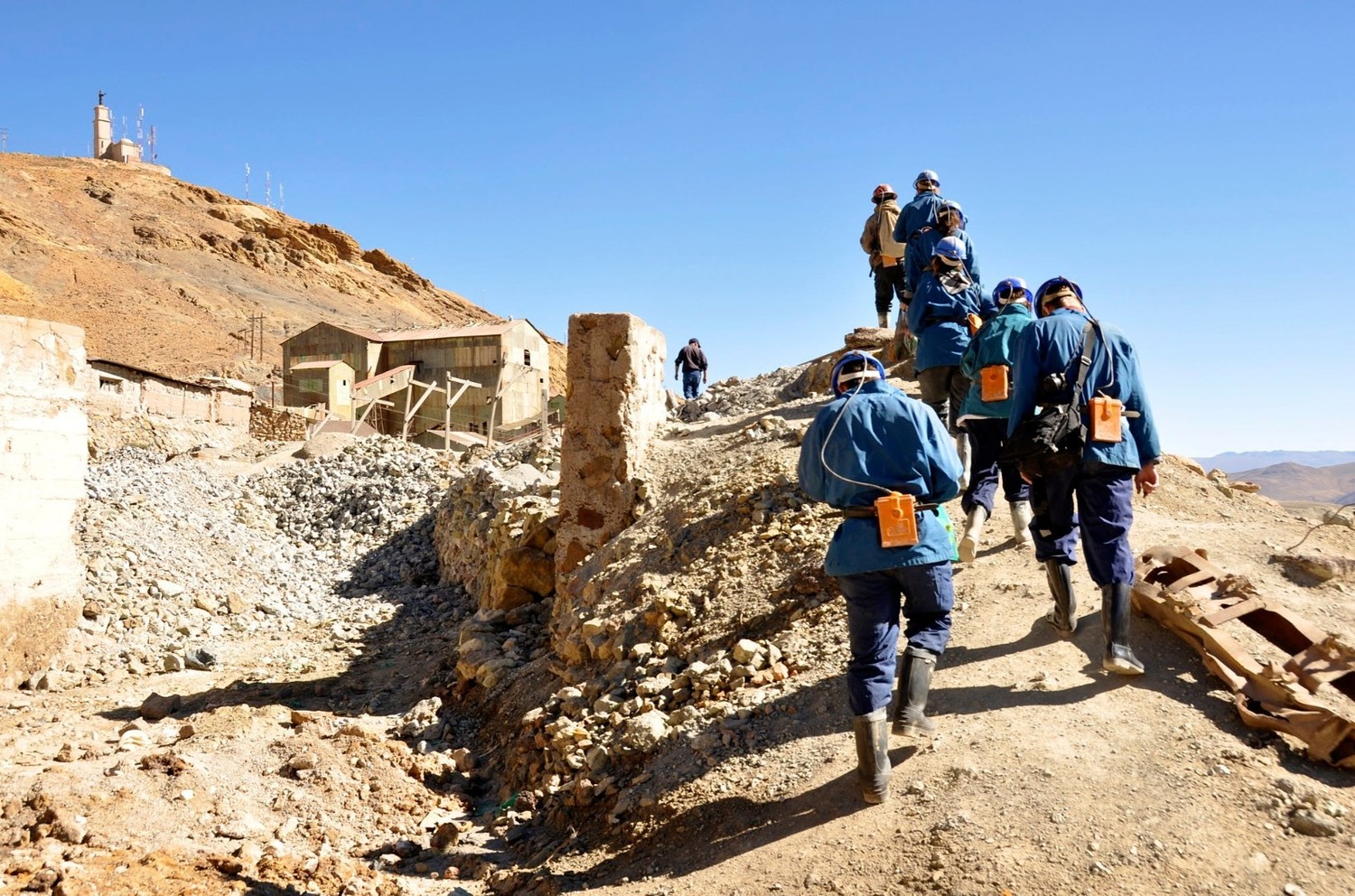 西班牙血拼玻利维亚，德里赫特关键进球定乾坤