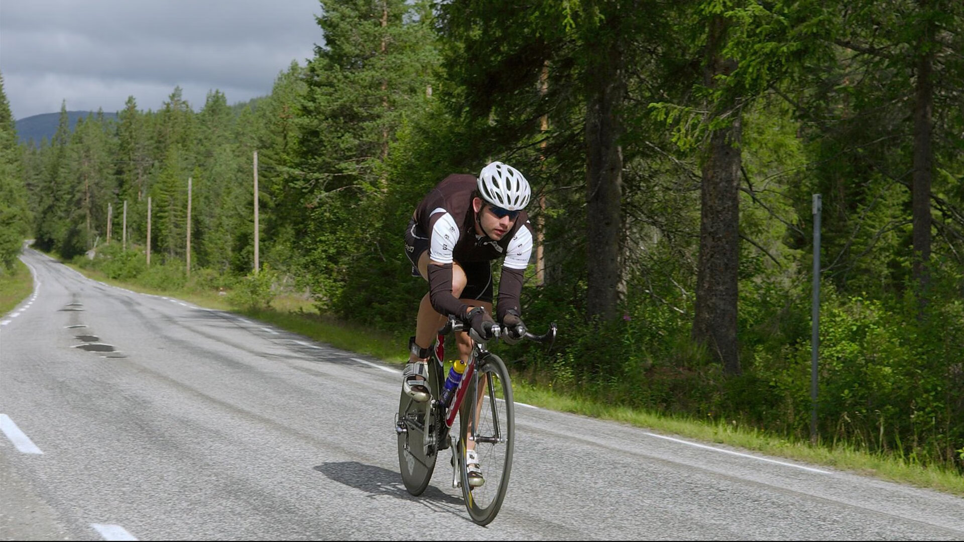 爵士全面压制雷霆,戈贝尔惊艳四座,防守艺术与统治力